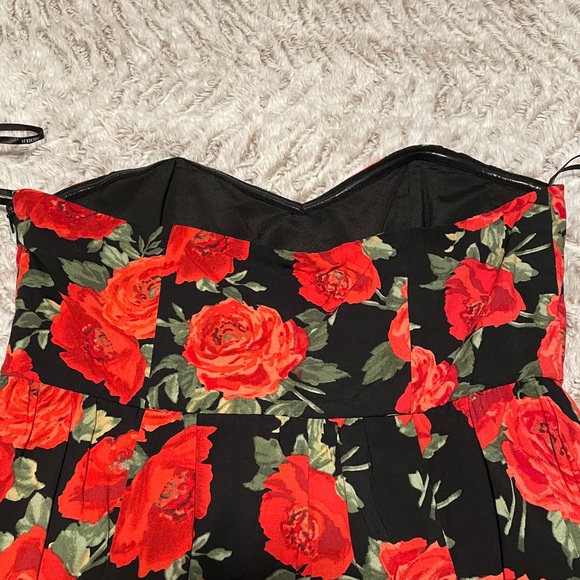 Red and Black Floral Print Maxi Dress NWT - Picture 5 of 7